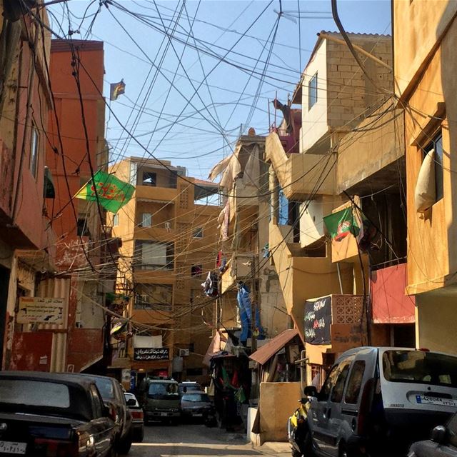 More of these crazy  wires that make spiders jealous!  beirut ... (El-Jnah, Beyrouth, Lebanon)