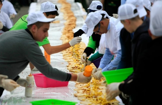 121 meters Long: The Longest Shawarma in The World: Tyre breaks Guinness World Record