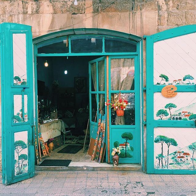 A colorful door to call the passengers in! liveauthentic (Douma, Liban-Nord, Lebanon)