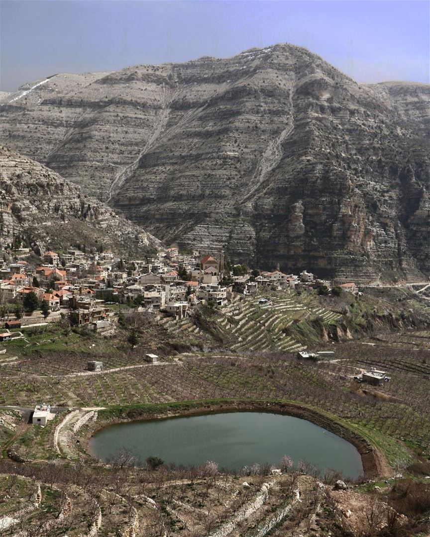 A lake in the mountains @liveloveakoura (Akoura, Mont-Liban, Lebanon)