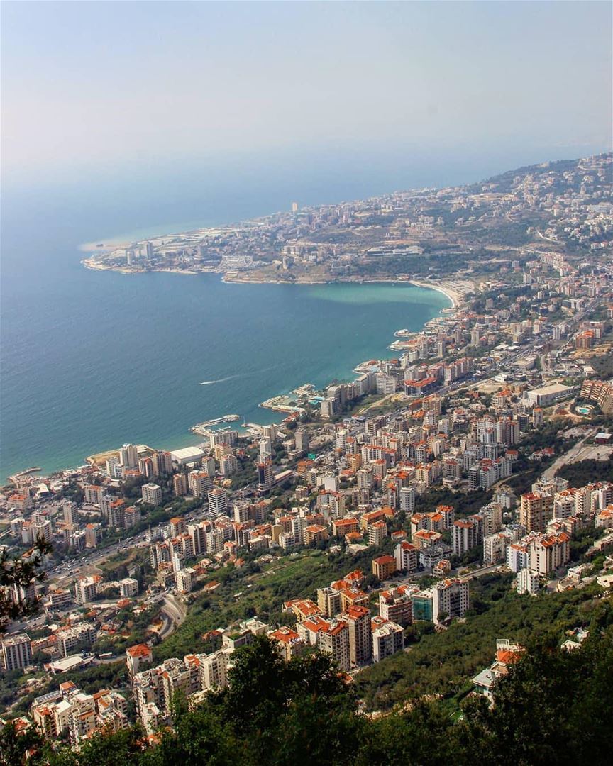 A linda baía de Jounieh dando as boas vindas ao mês de junho e ao verão.... (جونية - Jounieh)