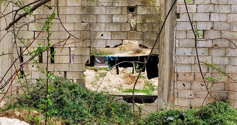 A partially built house that seems to be inhabited by refugees lgg6 ... (Hermil, Béqaa, Lebanon)