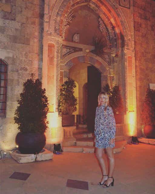 A trip back in time ......... thatarchthough 💚... keepdiscovering..... (Mir Amin Palace Hotel)
