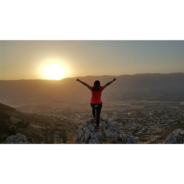 Abrir los brazos para un abrazo también es volar...... (Baaloûl, Béqaa, Lebanon)