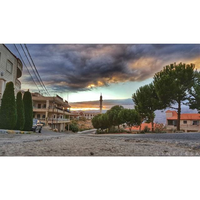 Amor y agradecimiento es como dos columnas donde se apoya la vida...... (Baaloûl, Béqaa, Lebanon)