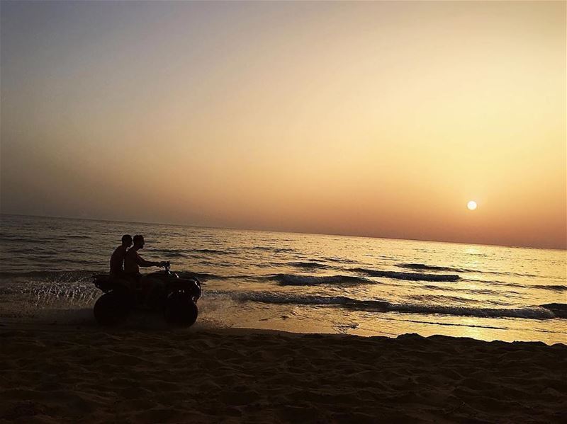 An amazing sunset from Tyre - South Lebanonمغيب الشمس من شاطئ صور Photo... (Tyre, Lebanon)