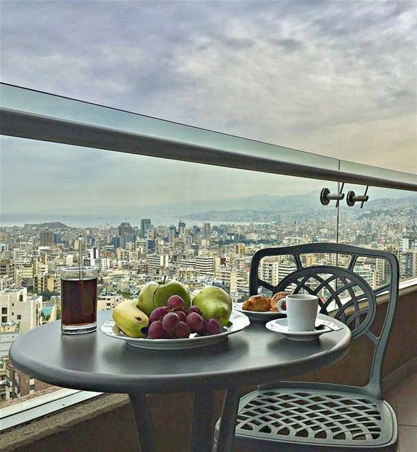 An apple a day keeps the doctor away🍏Morning everyone ☕💚.. beirut ... (Beirut, Lebanon)