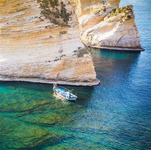 🇱🇧Another point of view...❤️By @fclibanesa  Rawché  Rawshe  Beirut ... (Beirut- Al Rawsheh)