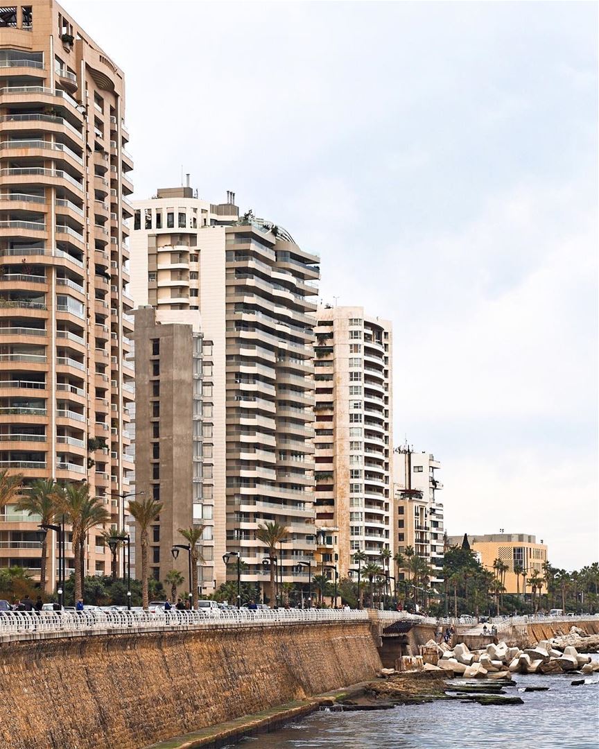 Apartamentos de luxo com vista para o mar em Ain Mreisse, bairro... (Beirut, Lebanon)