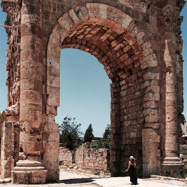 Arc de Triomphe X @christina_francis💃🏻 Beirut architecture nature... (Roman ruins in Tyre)