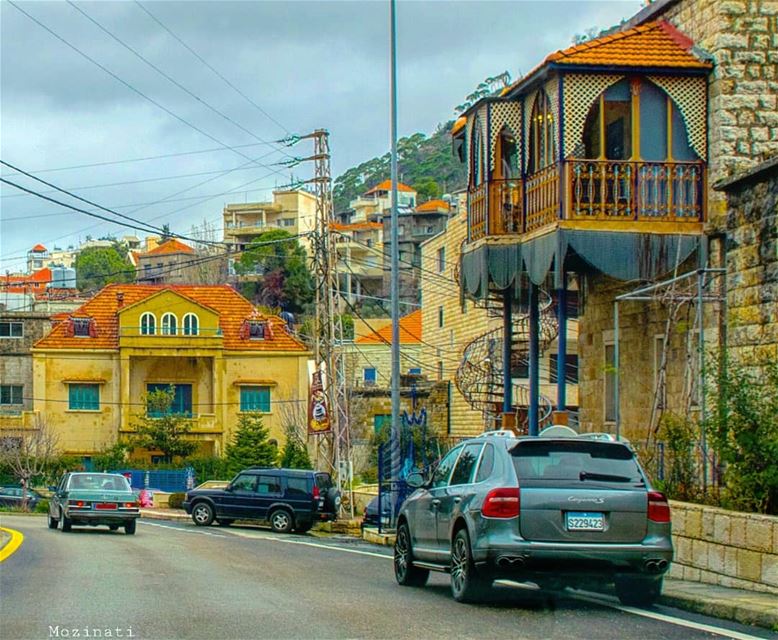  architecturephotography ptk_lebanon oldnavy streetphotography streetshot... (Jezzîne, Al Janub, Lebanon)