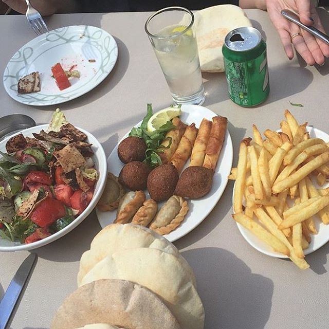 As simple as that !!!! No need more than this on Sunday Lunch, but if you bring Fish we don't refuse ..... Photo capture via @antonio.sakr 