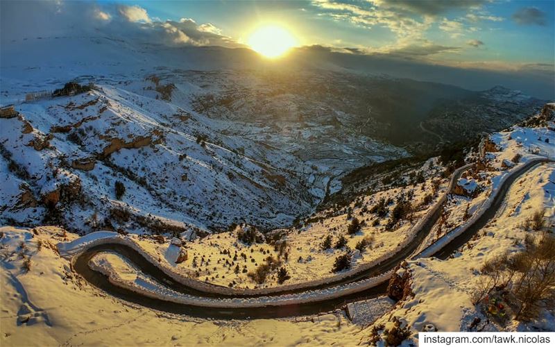 Back in the days, this road used to be a rally stage. This is old road... (The Cedars of Lebanon)