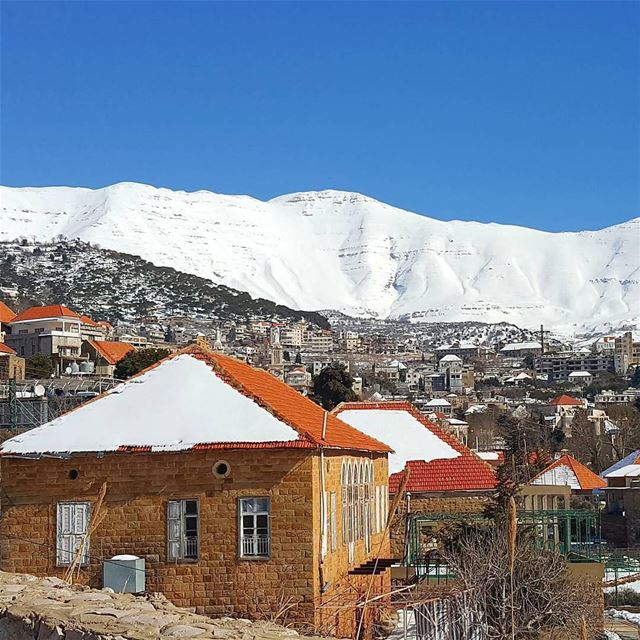 Baskinta é uma pequena cidade próxima à Faraya, situada a 1.500 metros... (Baskinta, Lebanon)