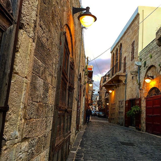 " Batroun Old Souk..." whatsuplebanon wearelebanon godblesslebanon... (Batroun Old Souk)