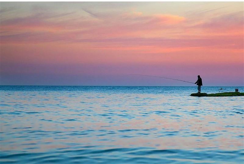  batroun  sunset  fishing  fisherman  mediterranean  sea  mediterraneansea... (Batroûn)