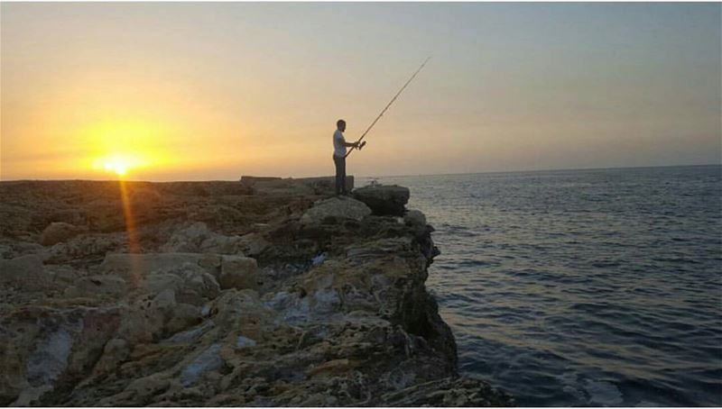  batroun  sunset  fishing  fisherman  mediterranean  sea  mediterraneansea... (Batroûn)