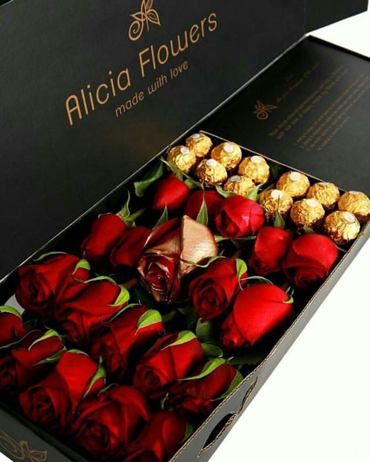  batroun  valentine  iscoming  roses  flowers  chocolate  bebatrouni ... (Batroûn)