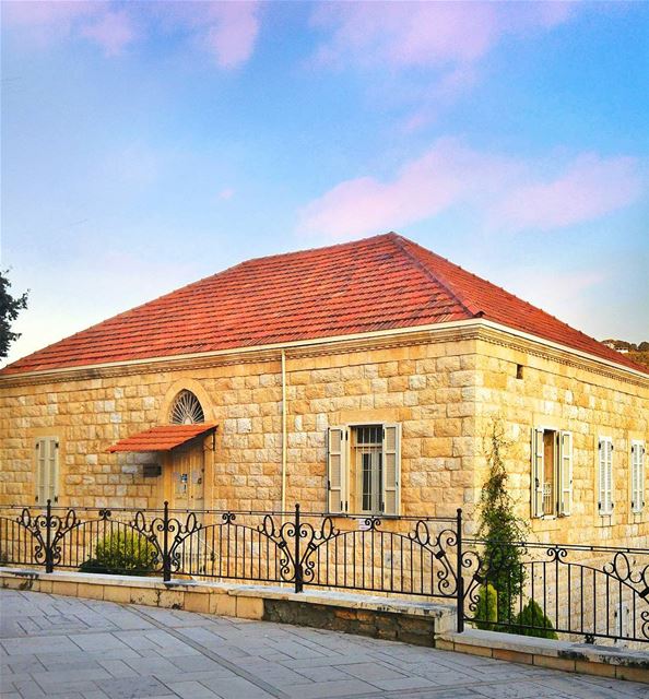 Beautiful lebanese house in Zouk 😍 lebanon  nature  naturelovers ... (Zouk Mosbeh)