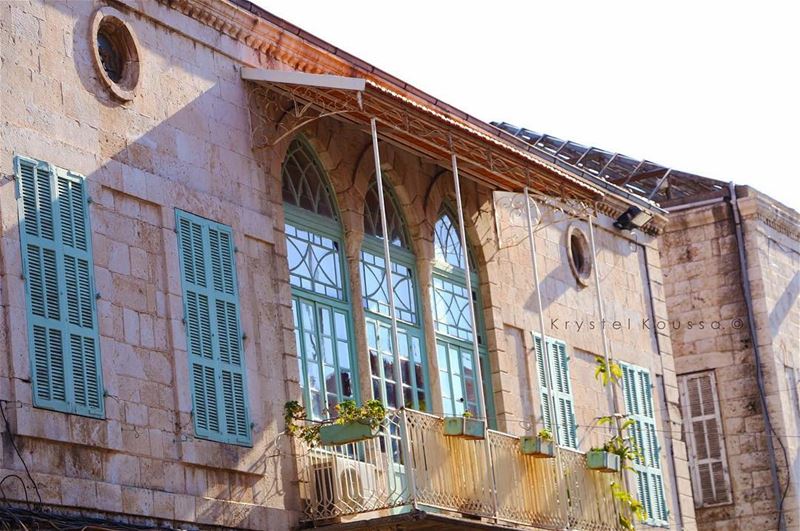 Beautiful old house in @livelovejounieh 🍃 (Joünié)