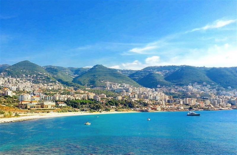 Behold the beauty of our  lebanon ❤️🇱🇧❤️ thanks @zeusmithart for sharing... (Bay Of Jounieh)