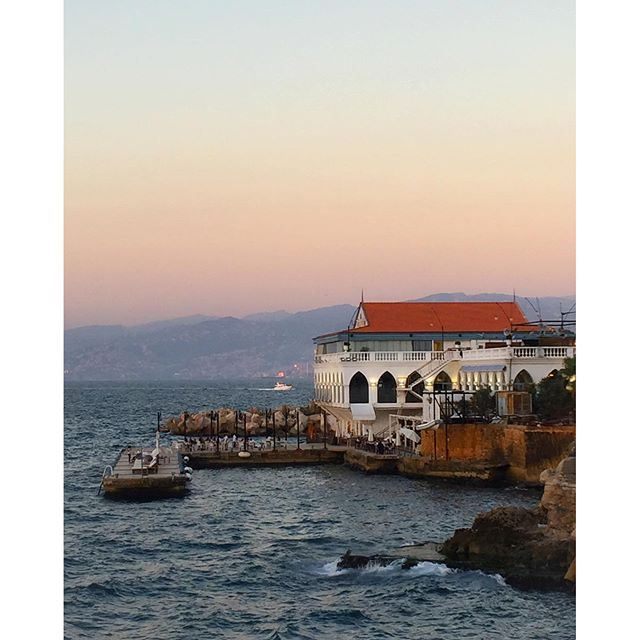 Beirut Beirut... no country, no human being, no political party will ever be able to destroy the beauty of your sunset ❤️! Sabah el Kheir ☀️☕️🇱🇧! (Corniche Manara Beirut)