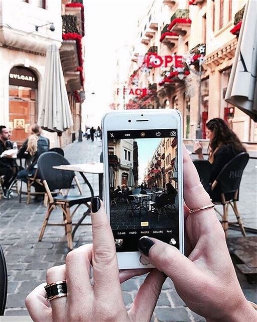 Bonita em qualquer época do ano, Beirute torna-se ainda mais fotogênica no... (Paul Downtown)