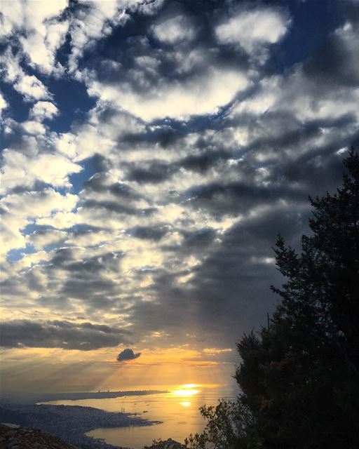 Breaking the cloudy sky 🌤 (Fatqa, Mont-Liban, Lebanon)