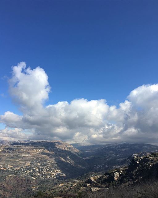 Calm Sunday 🌤 (Dayr Al Qamar, Mont-Liban, Lebanon)