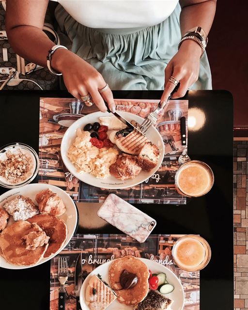 -"Can I start eating?"Me: One second! I'm almost done 📱-🤦🏻‍♀️ @bartart (Zaitunay Bay)