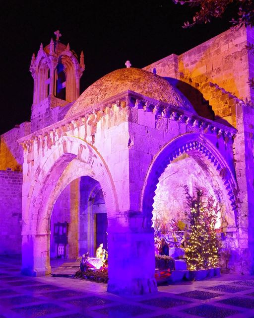 Can you feel it? ❤ A night walk by the pretty church in...