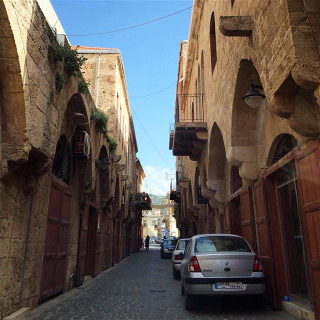 car rides in the old city 🚗 (Batroûn)