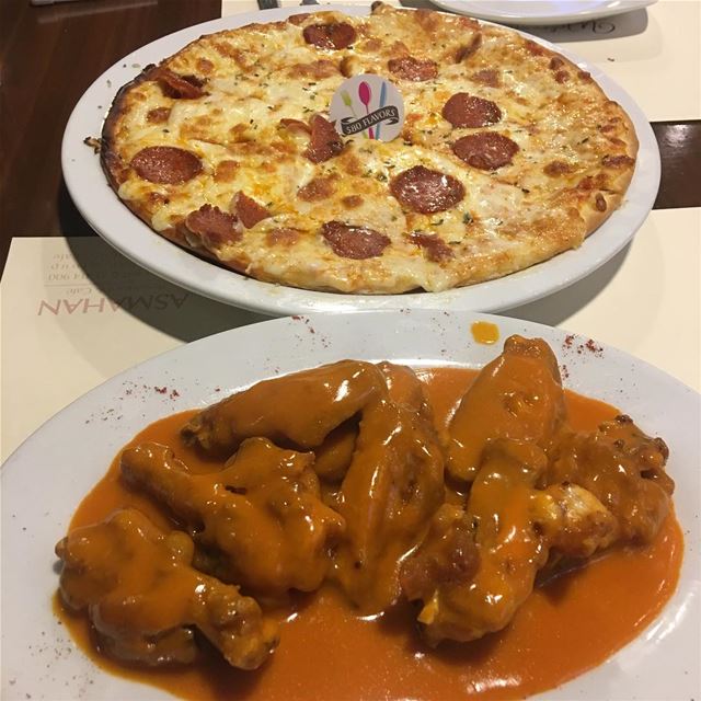 Chicken wings and pepperoni pizza 🍕 😍 best combination for any Friday... (Maydan Ehden)