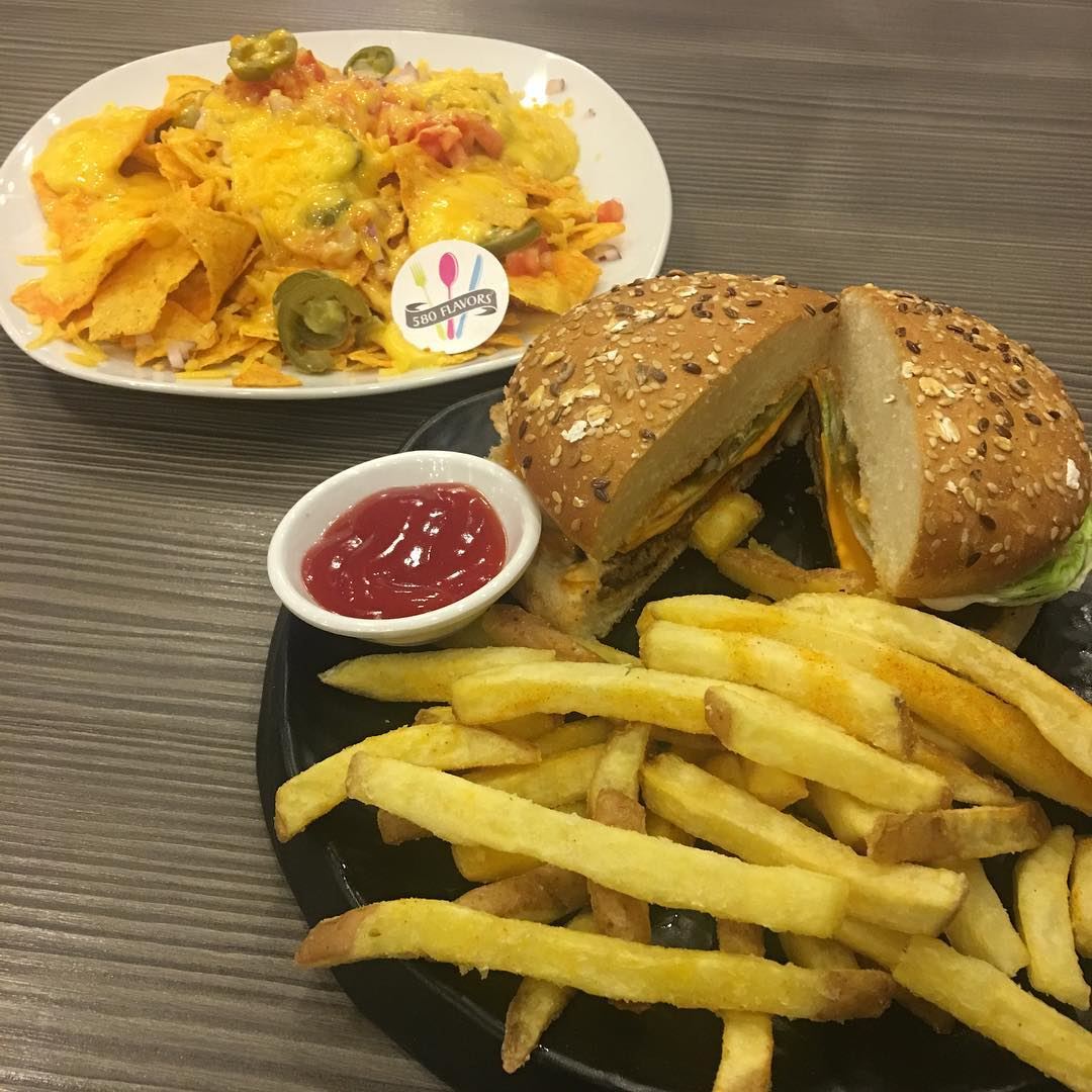 Chilli burger and cheesy nachos 😍😍💛💛 @addiction_df_rc  zgharta ...... (Addiction Resto Cafe)
