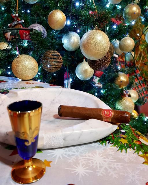 Christmas mood. christmastree decoration cigar cigars juanlopez robusto... (Zahlé District)