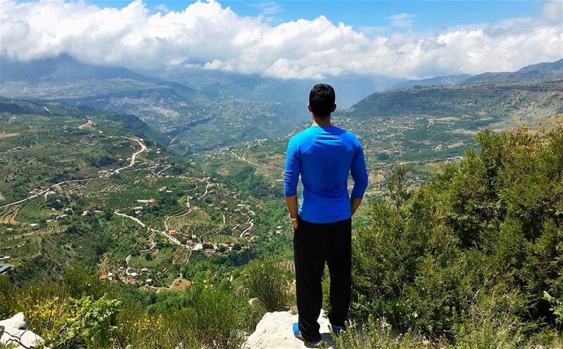 Climb it so you can see the world, not so the world can see you🗻by @mirnah (Akoura, Mont-Liban, Lebanon)