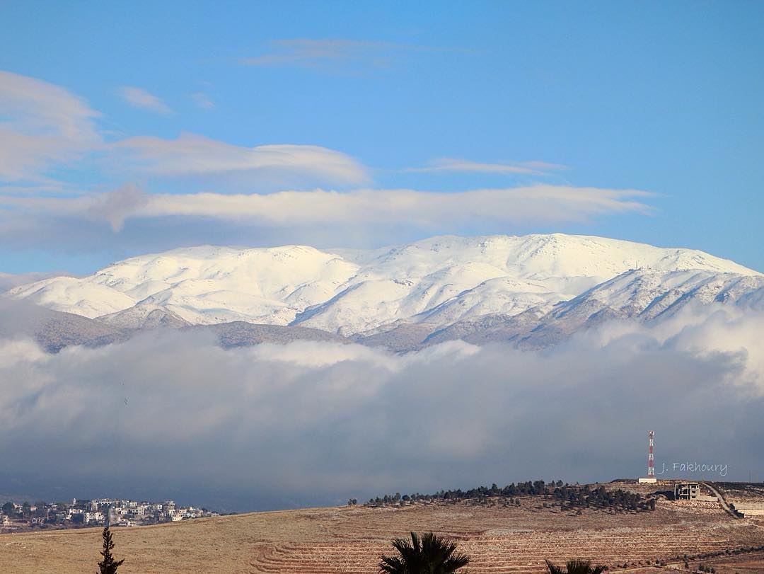 Clouds invading the snow (Marjayoûn, Al Janub, Lebanon)