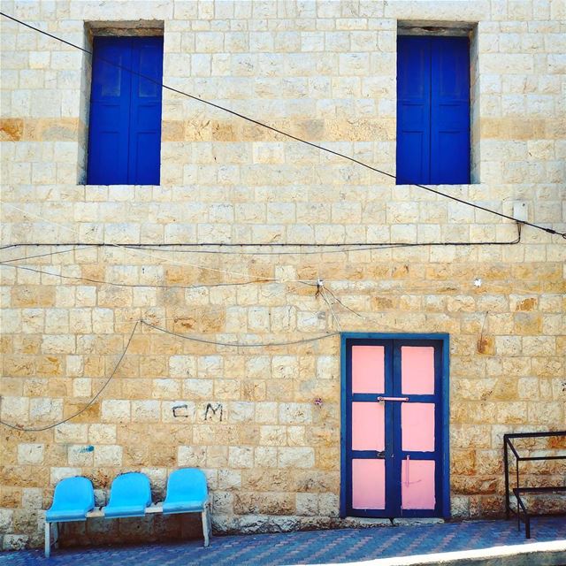 Colors at the souks 🌈 ...