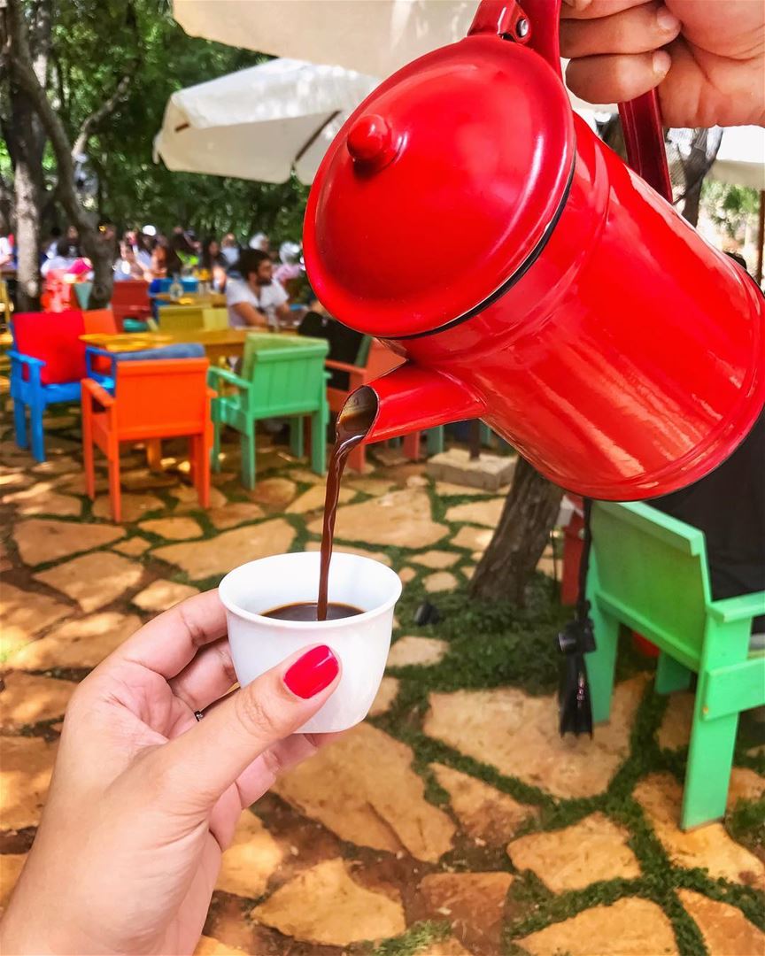 Colors of positivity 💛🌿💙 for a  friday  coffee 💚☕️❤️... (Deïr El Qamar, Mont-Liban, Lebanon)