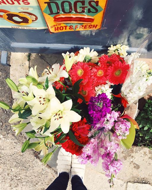 Colors on a grey day🌸🌺🌼.. roadtrip  vsco  vscofilter  vscocam  douma... (Douma Souks)