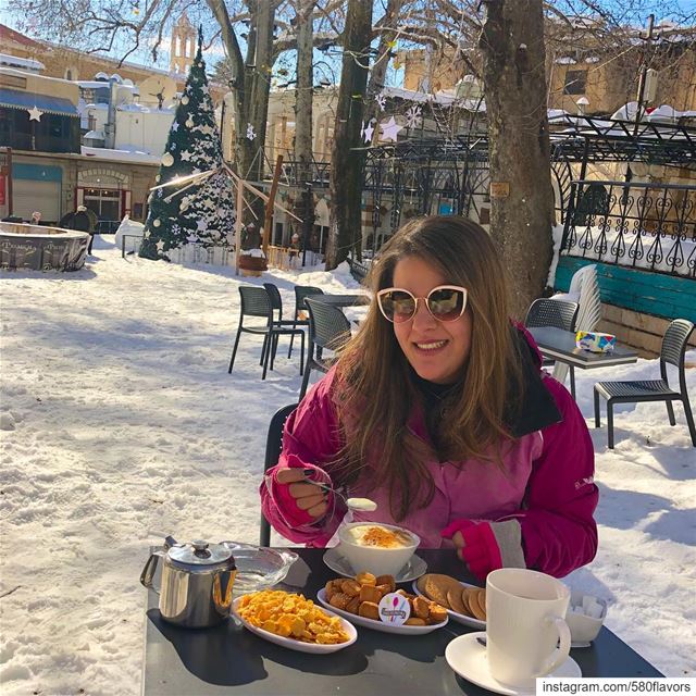 Couldn’t ask for a better morning ❤️💚 Sahlab and snow 😍😍 @cafe_ayrouth ... (Ehden, Lebanon)