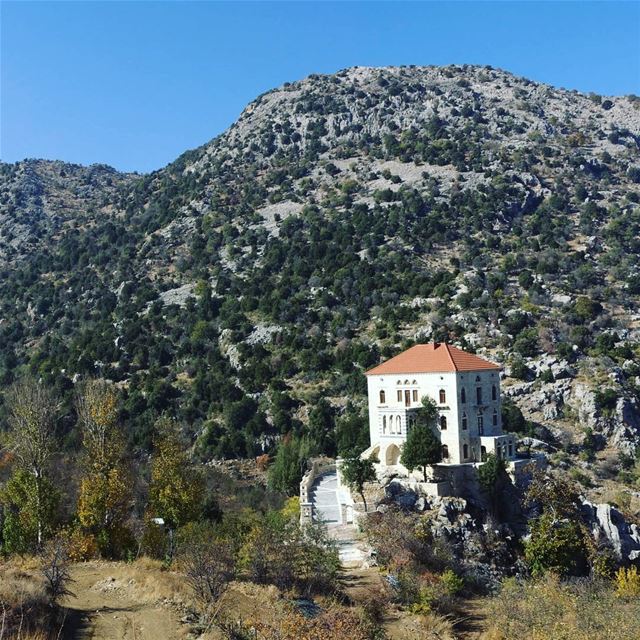 Country house  throwback  lebanon  livelovebeirut  lebanonbyalocal ... (Tannurin At Tahta, Liban-Nord, Lebanon)