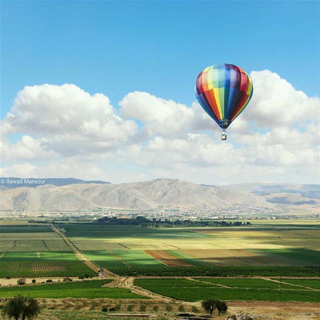 🇱🇧 Desejamos a todos um bom dia com esta linda foto do Vale do Bekaa,... (Beqaa Valley)