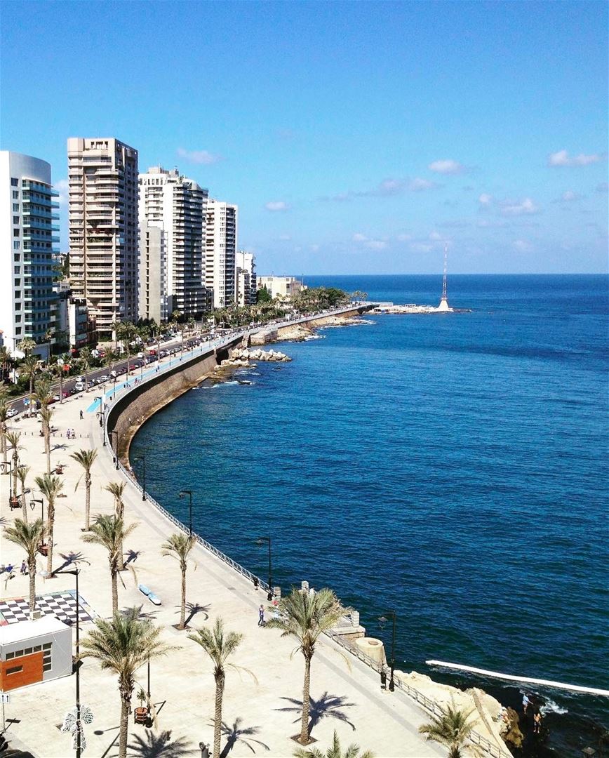 Desejando a vocês uma ótima semana com esta linda vista de Beirute 🇱🇧... (Beirut, Lebanon)