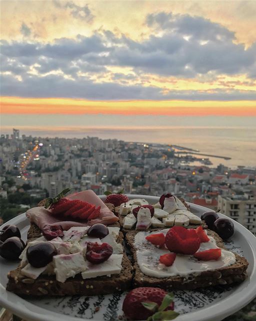 Dinner 🍴🍓🍒🧀• beiruting  beirut  lebanon  beirutcity  downtown ... (Joünié)