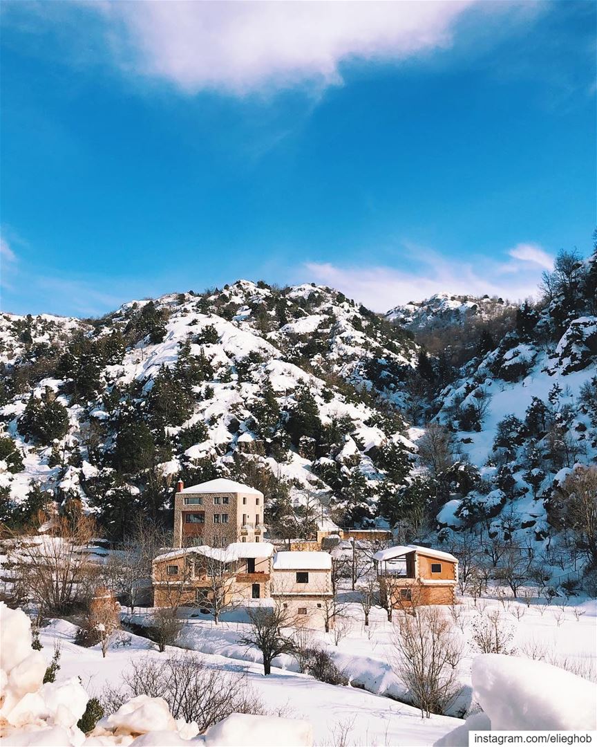 Dreamy winter houses❄️💙 (Ehmej, Mont-Liban, Lebanon)