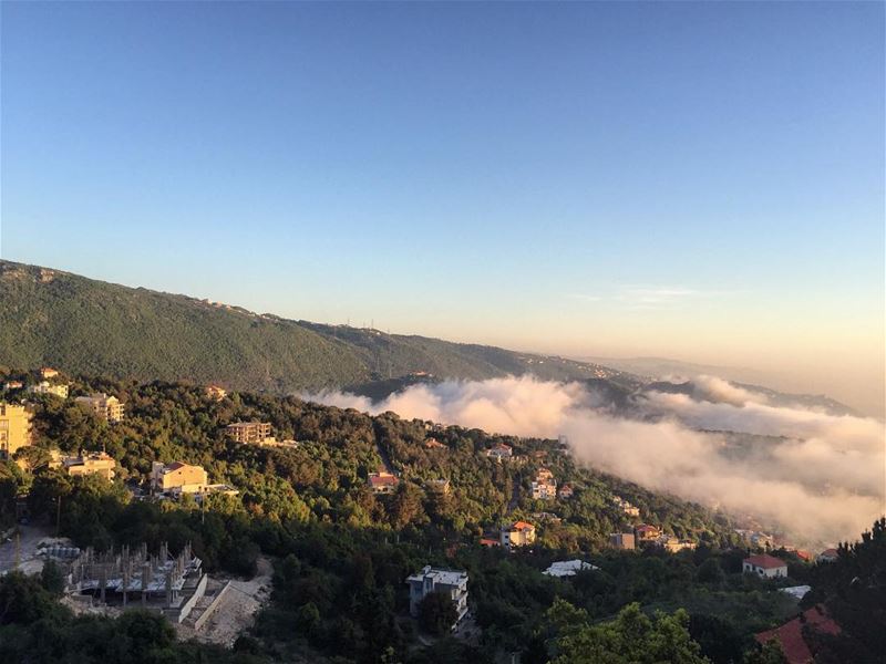 During the afternoon, the clouds ☁️ break up and the sun ☀️... (El Kfour, Mont-Liban, Lebanon)