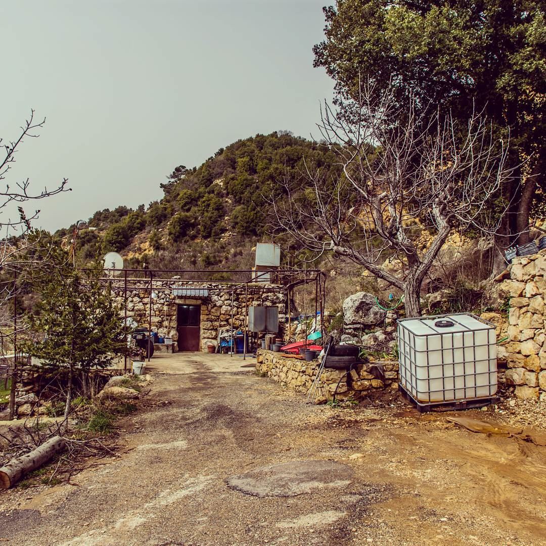 Ehmej. . . . . . . . . __________________________________________... (Ehmej, Mont-Liban, Lebanon)