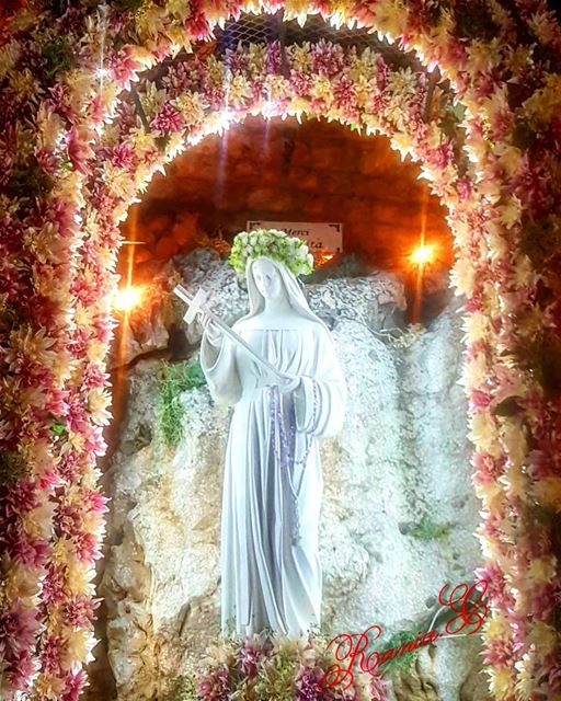 En ce jour de votre Fete , Sainte Rita , mon amie et ma protectrice , je... (Ste rita Ghadir)