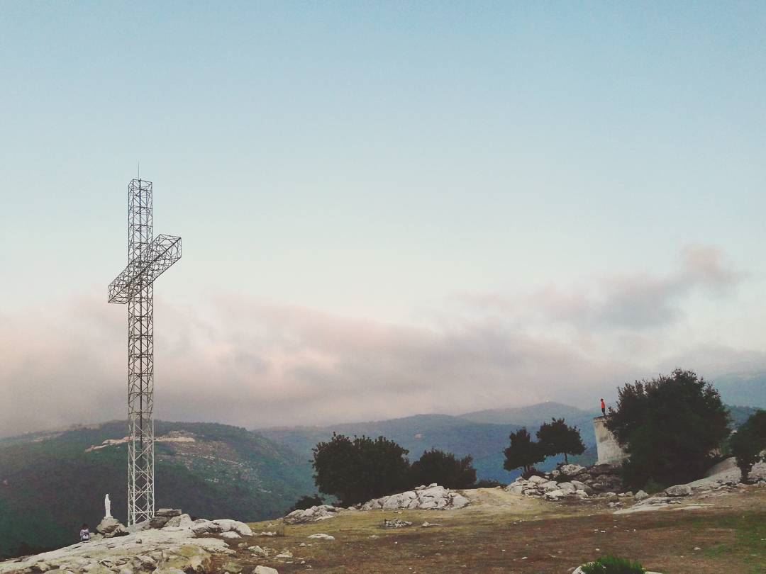 Escape the ordinary⛰Can you spot me?🔸(📸: @c_maria777) ....... (Al Qubayyat, Liban-Nord, Lebanon)